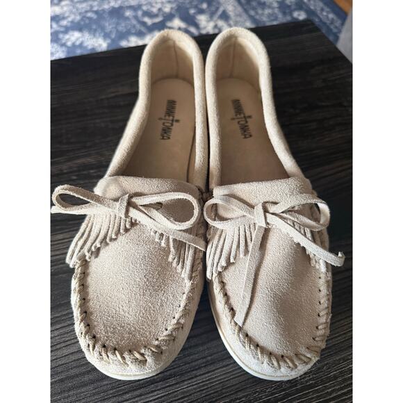 NWOT Minnetonka Women's Kilty Hardsole in Stone Sz. 11 - Picture 6 of 8